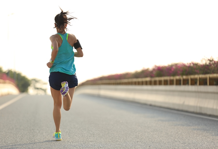 endurance runners at higher risk of cavities, woman running